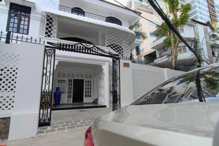 Bán biệt thự 125/12 Nguyễn Cửu Vân - DT 17x15m - 3 tấm - HĐT 130tr/thg - Giá 51 tỷ!