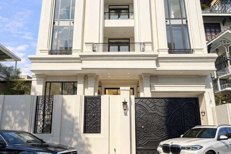 Bán biệt thự HXH 351/50 Lê Văn Sỹ - DT 12x24m - 6 tấm hồ bơi - Mới 100% - Giá 130 tỷ!