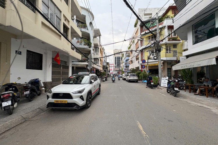 Bán góc 2MTKD 12 Đoàn Thị Điểm - DT 12x4m - 3 tấm - Giá 19,3 tỷ!