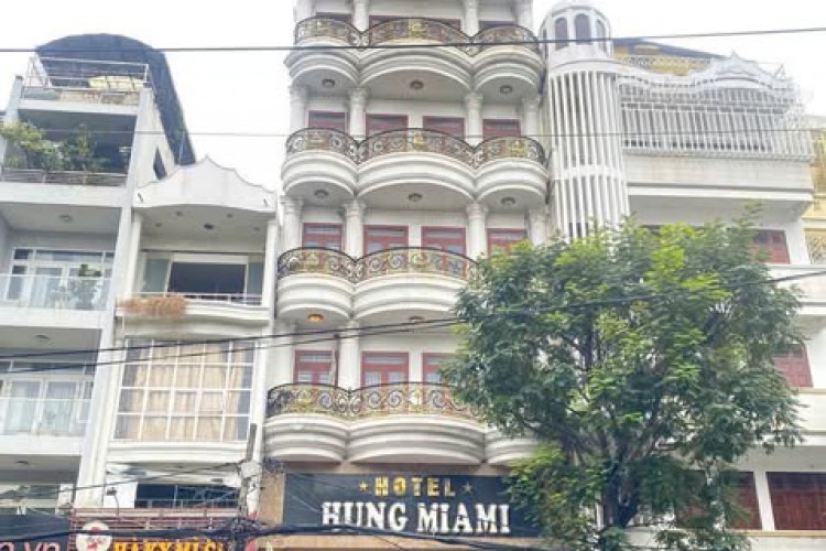 Bán khách sạn 160-162 Bàu Cát - DT 8x18m - Hầm + 9 tầng - HĐT 200tr/thg - Giá 78 tỷ!