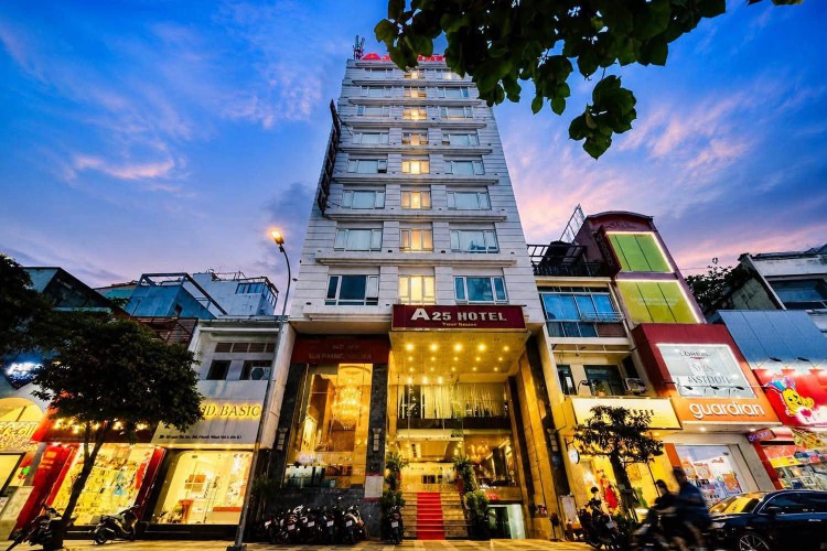 Bán khách sạn 180 - 182 - 184 Nguyễn Trãi - 12x20m - Hầm 12 tầng - KT 1,5 tỷ/thg - Giá 500 tỷ!