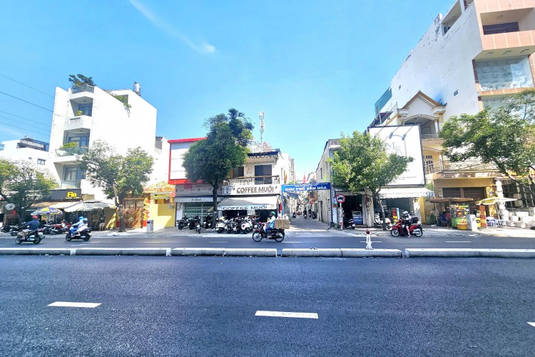 Bán nhà 10-10A Nguyễn Sơn - 10x30m - 2 tầng - Giá 56 tỷ!