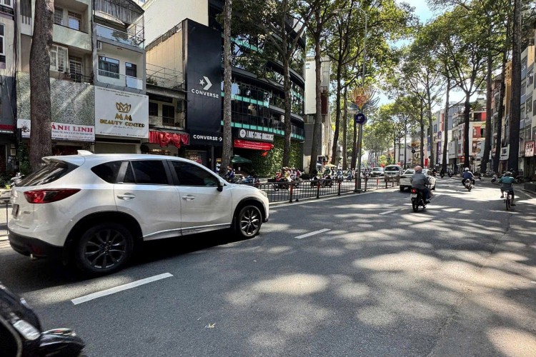 Bán nhà 164 Đường 3/2 - DT 4,2x16m - 4 tấm - Giá 35 tỷ! 