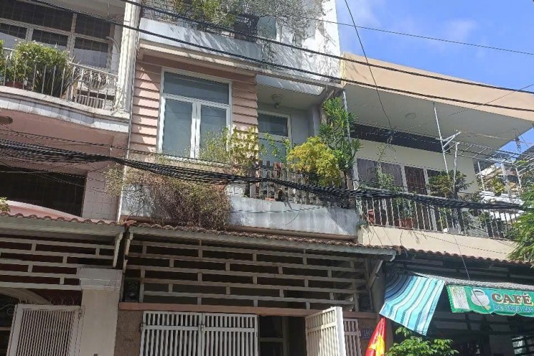 Bán nhà 180/10 Lạc Long Quân - DT 4x14m - 5 tầng - Hẻm xe tải - Giá 12,5 tỷ!