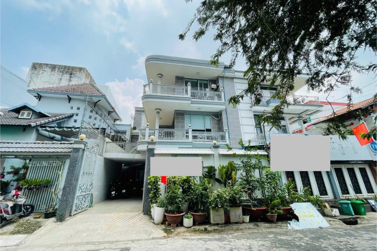 Bán nhà 202/11 Nguyễn Xí - 10x17m - 3 tầng - Giá 27 tỷ!