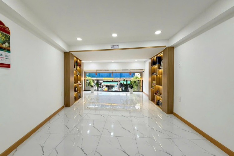 Bán nhà 294 Phan Văn Trị - DT 63m2 - Trệt + 4 tấm - Giá 12,6 tỷ!