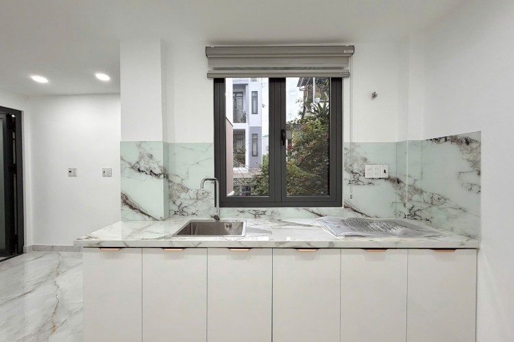 Bán nhà 300/21/6 Nguyễn Thái Sơn - DT 4x11m (NH7m) - 5 tầng 7 PN - Giá 8,9 tỷ!