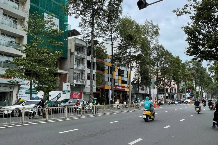 Bán nhà 369 Trần Hưng Đạo - 4x18m - 6 tầng - Giá 49 tỷ!