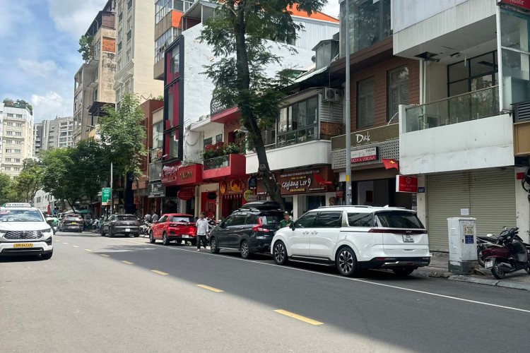 Bán nhà 37 - 39 Đông Du - DT 8,25x24m - Giá 300 tỷ!