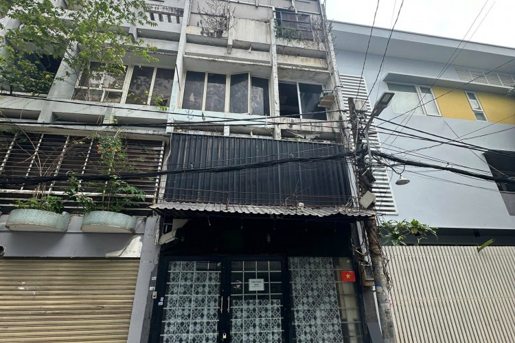 Bán nhà 421/7 Sư Vạn Hạnh Q10 – DT 4.3x14m – 3 Tầng ST – HĐT 34tr/th – Giá 26 tỷ!