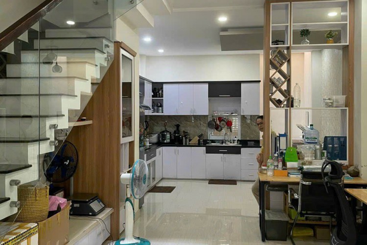 Bán nhà 69/11/16 Nguyễn Đình Chính,- DT 4,4x14m - 3 lầu - Giá 9,8 tỷ!