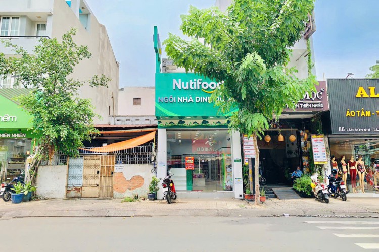 Bán nhà 90 Tân Sơn Nhì - DT 4x19m - Một lầu - Giá 17,5 tỷ!