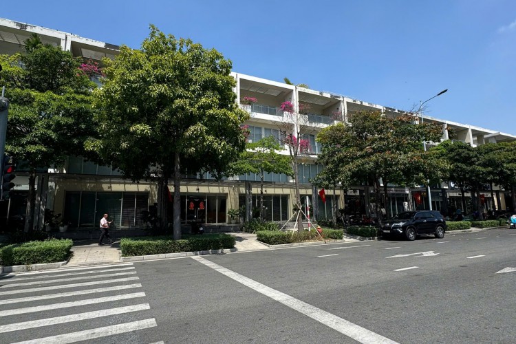 Bán shophouse Nguyễn Cơ Thạch - 7,2x24m - Hầm + 5 tấm - HĐT 180tr/thg - Giá 175 tỷ!
