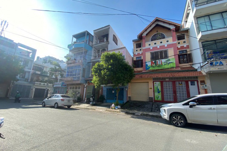 Bán tòa nhà 168/24 Nguyễn Gia Trí (D2 cũ) - DT 8,5x20m - 3 tầng - Giá 38 tỷ!