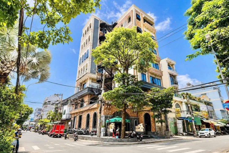 Bán toà nhà góc 120-122 Đường số 7 - 13,5x20m - Hầm 8 tầng - Giá 75 tỷ!