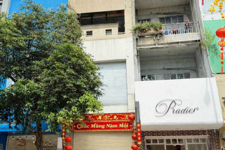 Cho thuê nhà 138 Nguyễn Trãi - DT 4x20m - 4 tấm khu sầm uất - Giá 160 tr/thg!