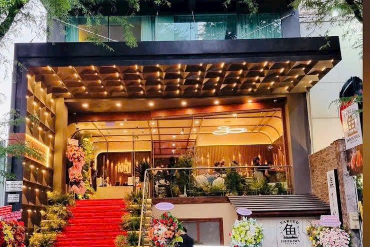 Khách sạn Kin Hotel - 36-38 Thái Văn Lung - DT 9x27m - Hầm + 11 tầng - 68 phòng - HĐT 10,8 tỷ/năm - Giá 500 tỷ!